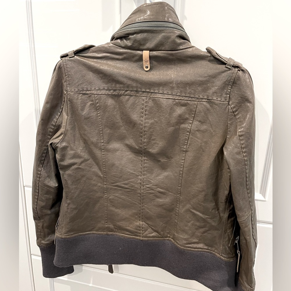 Leather jacket - Picture 2 of 5